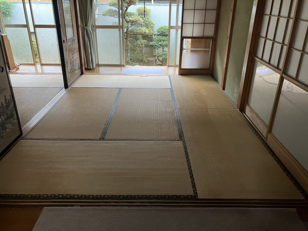 この部屋の床下はシロアリ被害にあってしまいました。